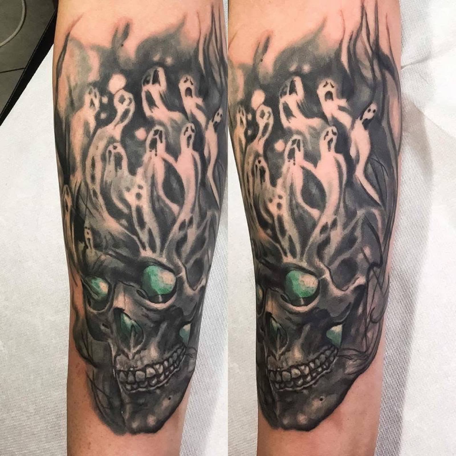 Realismus — Totenkopf mit Geistern